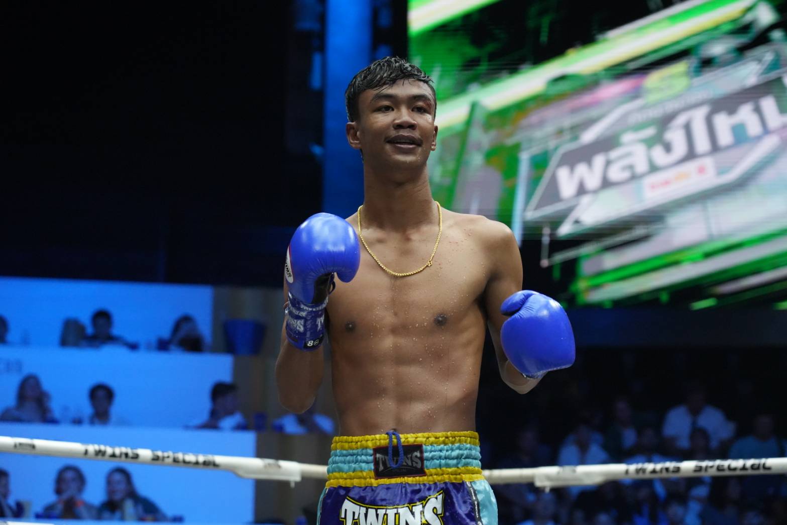 ‘ขาวผ่อง’ โชว์เพลงเข่า ต้อนแต้ม ‘เดือน’ ม้วนเดียว